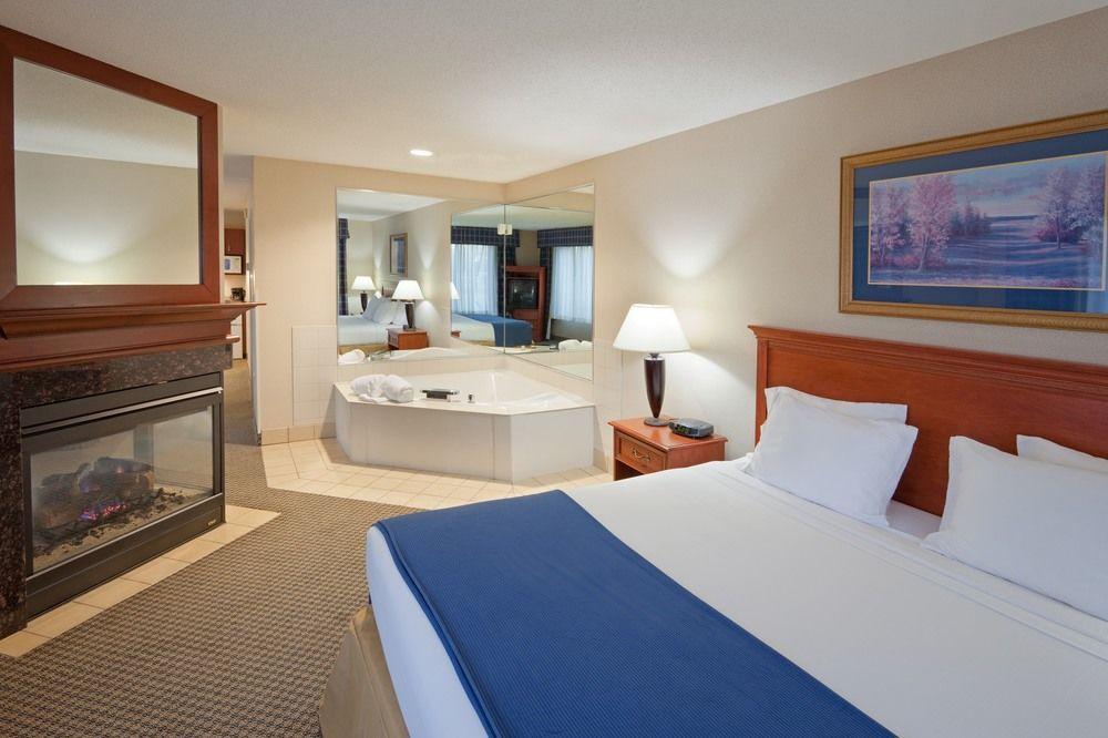 Holiday Inn Express Poughkeepsie By Ihg Exterior foto
