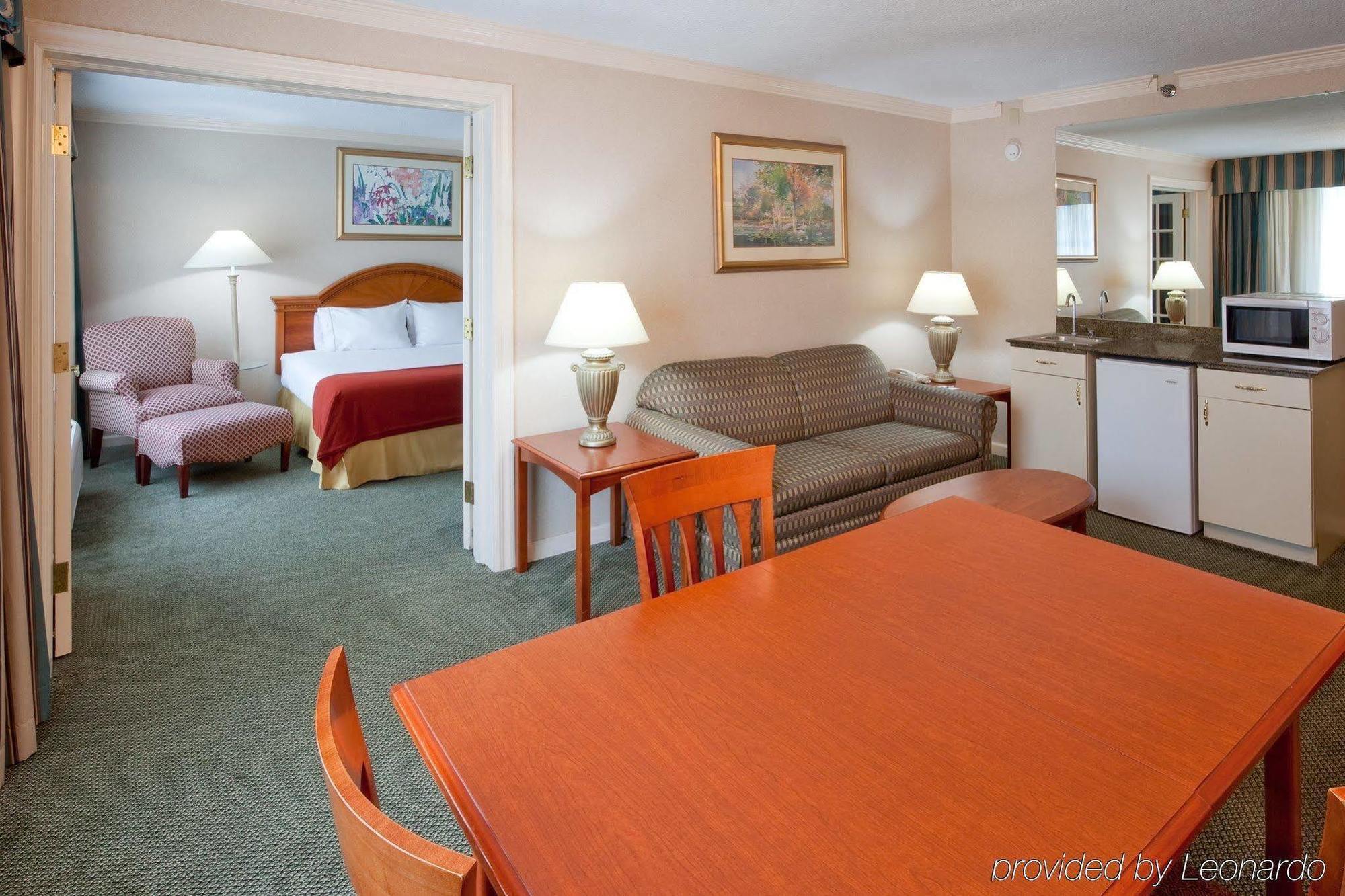 Holiday Inn Express Poughkeepsie By Ihg Exterior foto